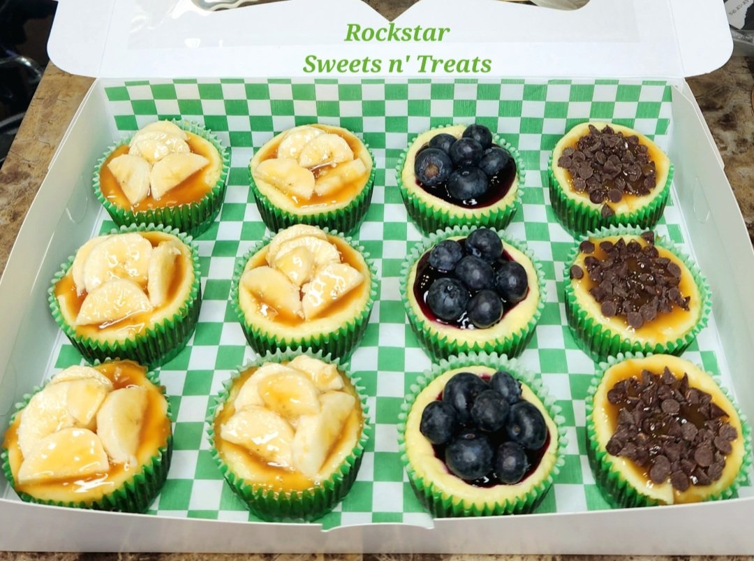 Rockstartreats's tweet photo. Mondays don't seem too bad when they start like this! Banana caramel, blueberry, and chocolate caramel mini cheesecakes!! Also available in strawberry, raspberry, chocolate, and chocolate raspberry!
#dessert #minicheesecakes #cheesecake #sweets #homemade #flavor https://t.co/iEp5AOIctQ