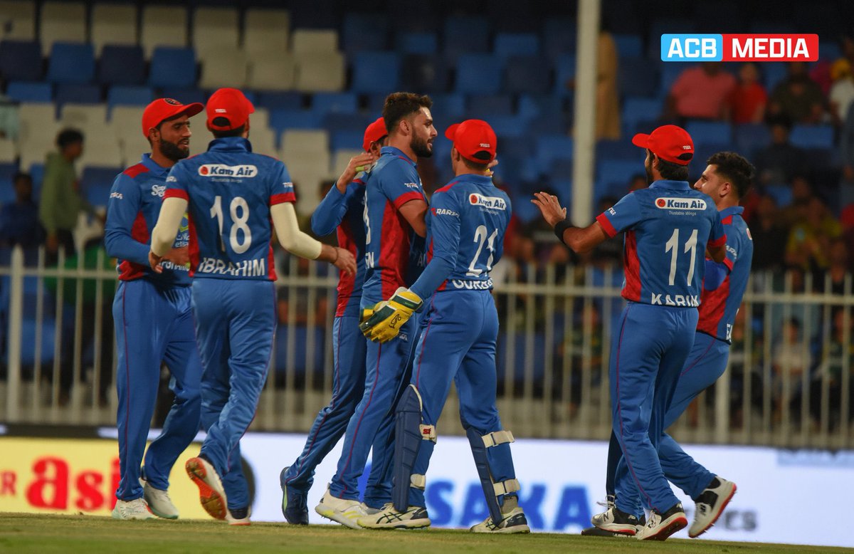 SohilaAzimi's tweet photo. We football girls who stayed in Afghanistan, support us as athletes so that we can make our country proud like you in the future. Our future is not known, your support makes our future. @rashidkhan_19

@MohammadNabi007

@iamnajibzadran

@imnaveenulhaq

@fazalfarooqi10 https://t.co/ysdEibFYs6