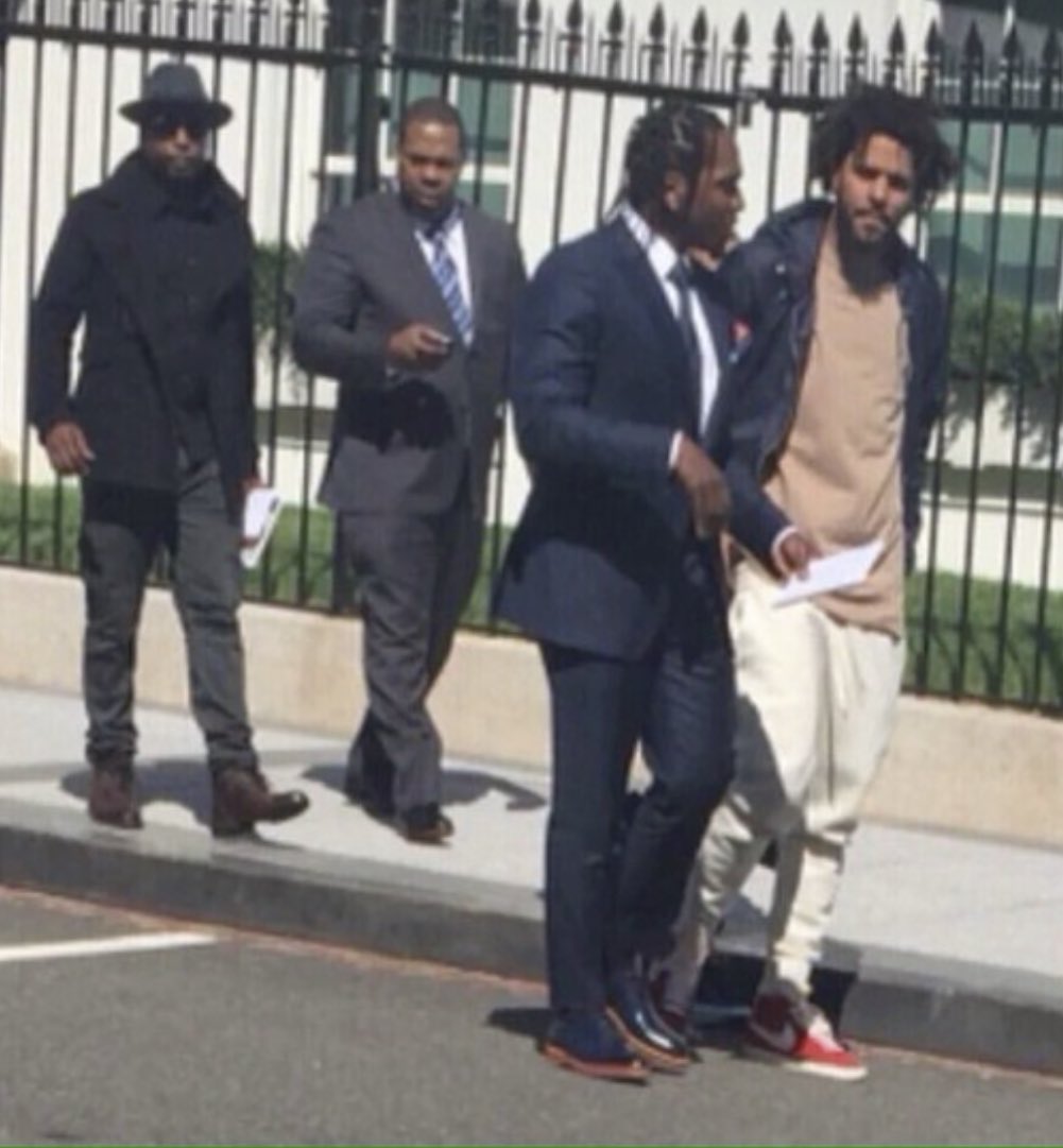 damedollaah's tweet photo. @tommy_scrapegod J cole pulled up the White House in joggers you think imma dress to the T? Got me fucked up😂 https://t.co/NnDCzMjbQw