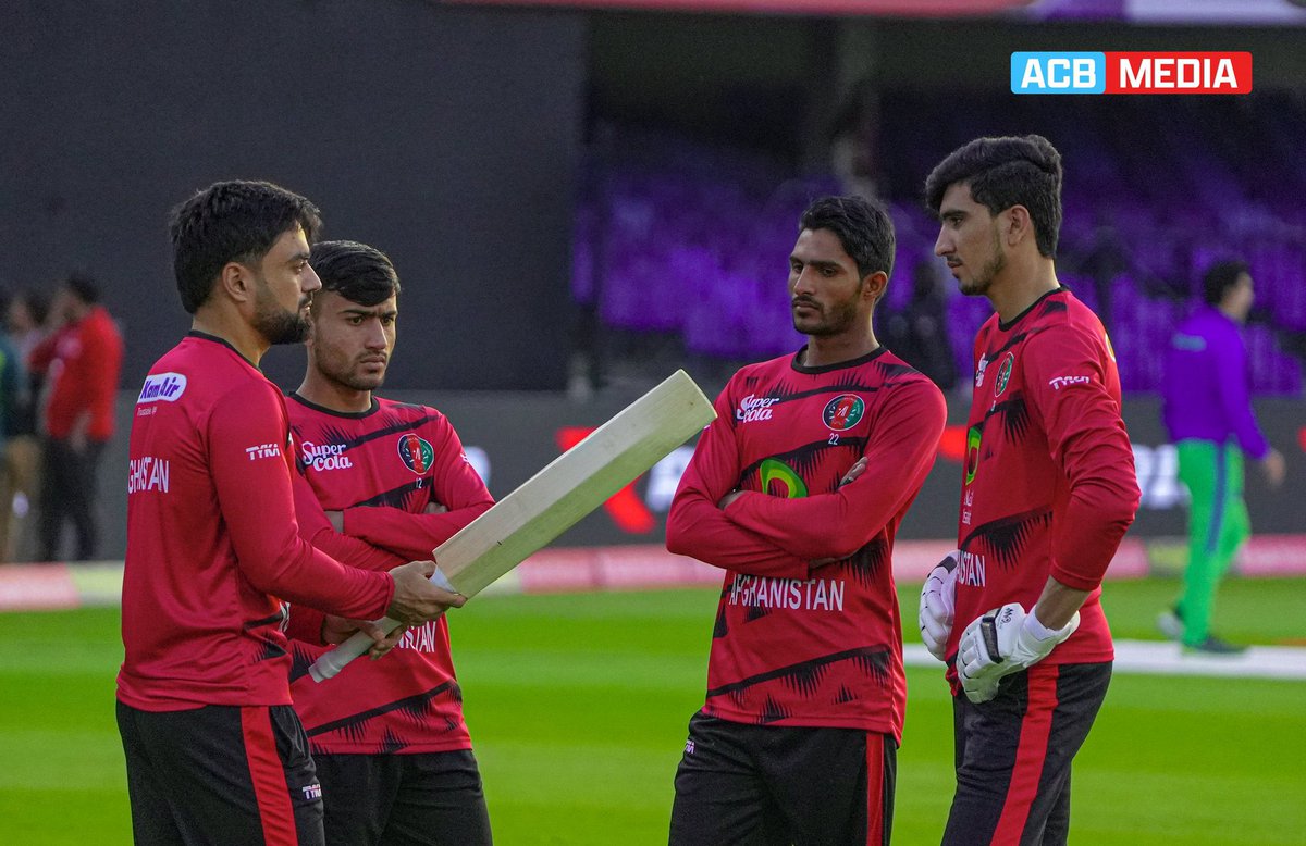 SohilaAzimi's tweet photo. We football girls who stayed in Afghanistan, support us as athletes so that we can make our country proud like you in the future. Our future is not known, your support makes our future. @rashidkhan_19

@MohammadNabi007

@iamnajibzadran

@imnaveenulhaq

@fazalfarooqi10 https://t.co/ysdEibFYs6
