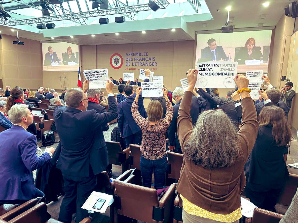 Melanie_Vogel_'s tweet photo. #Retraites

80% des Français·es veulent le retrait de la réforme, y compris lorsqu’elles et ils sont établi·es hors de France

À l’Assemblée des Français·es de l’étranger, notre groupe demande le retrait et participera à la #Manif28Mars.

✊🏽 https://t.co/JS6Kybx3s9