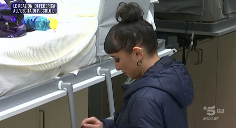 gossiptv__'s tweet photo. piccolo che lascia il suo zainetto a federica🥹

i + belli. #amici22 https://t.co/aVIbCfpTG6