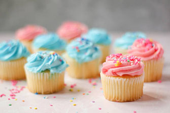 DiddyCakes1's tweet photo. Is anyone you know pregnant? Are you planning any showers or gender reveals? Do you need ideas on how to reveal your baby's gender? Perfect! Gender reveal cakes are available for £20 for 10 cupcakes, £3 individual. Cake pops are £2 each or 10 for £15! #Genderreveal #Minicakes https://t.co/RYg7qSXiS8