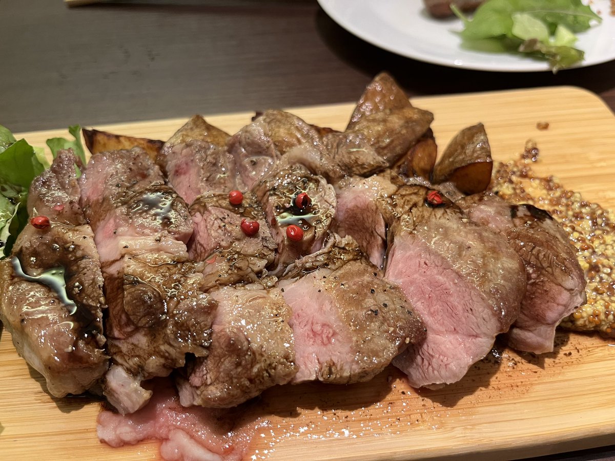 gatch1028's tweet photo. 真鯛のカルパッチョ
お店で仕込んだソーセージ
豚肩ロースのソテー
どれも美味しかったです。ご馳走様でした。
#高槻グルメ #Shuval https://t.co/rsHXAtysLa