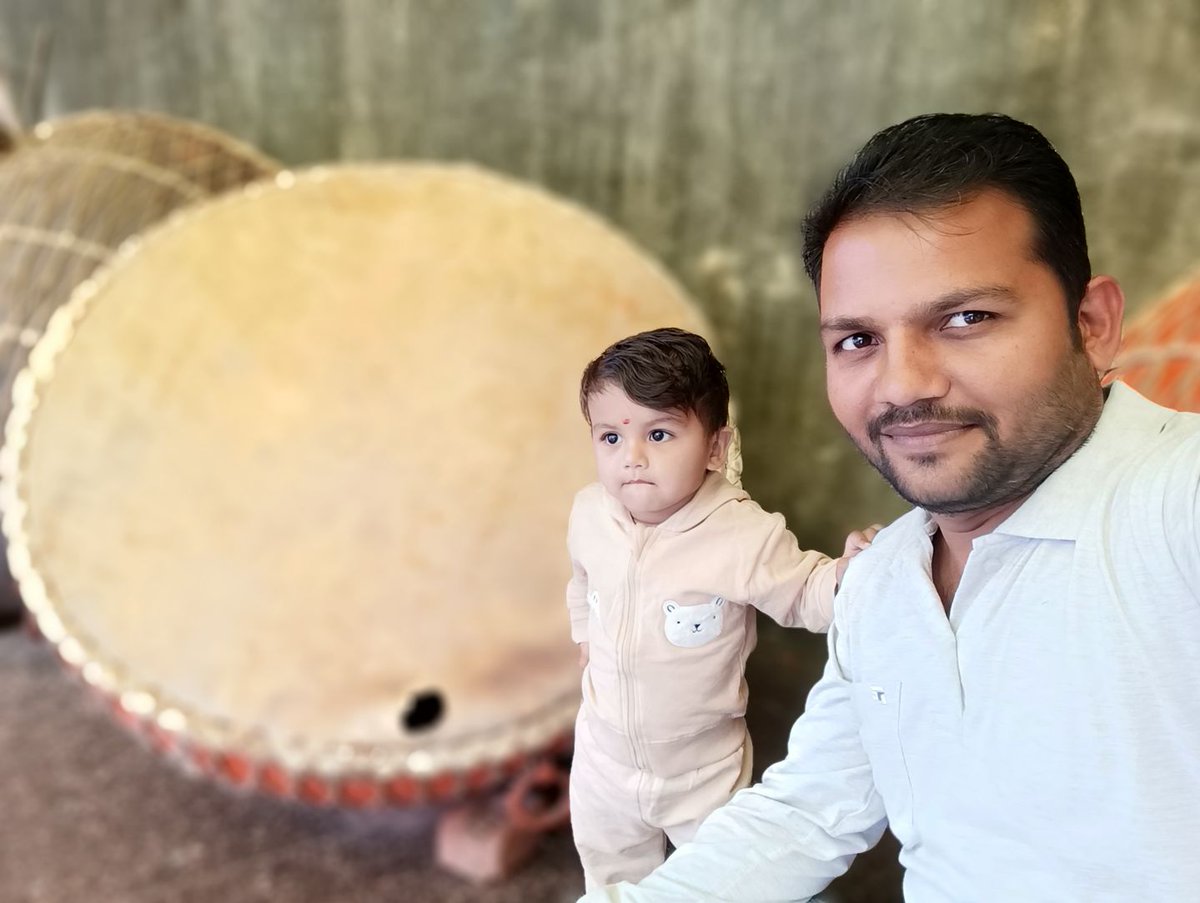 Erkrprajapati's tweet photo. #Dhol
#Mitthu and #Me https://t.co/j8whMMtJda