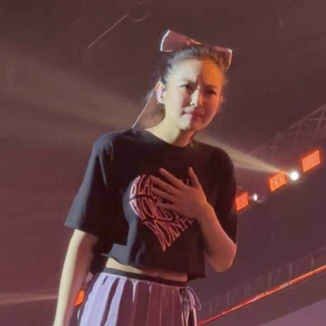 angelbvtr's tweet photo. si dein nung sinabe ni jess na "you're just a distraction" 🤣
#BlueDaisiesWP #HoopsSeries @arrowheadswp https://t.co/EytHeOzQg8