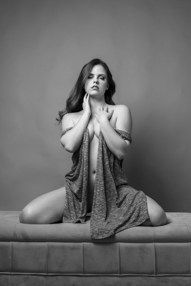 KrystalKitten95's tweet image. 🖤 

#travelingmodel #artmodeling #blackandwhitephoto