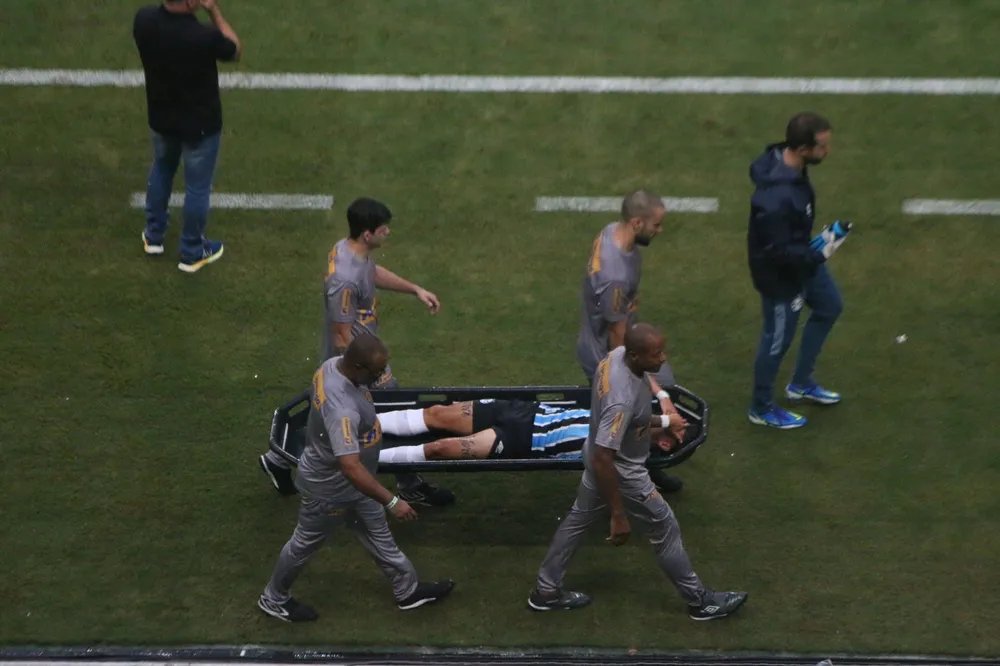 Ferreira tem suspeita de lesão muscular e vira preocupação no Grêmio para finais
