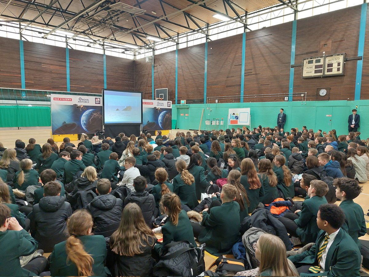 TootHillSTEM's tweet photo. Wow, what a great afternoon hosting the @Roadshow_Team! Submarines, space and everything in between. Enjoyable and informative for the whole of year 7. Thanks to all who helped make it happen. #STEM #STEMeducation #TootHillSTEM https://t.co/XuUlArOL21