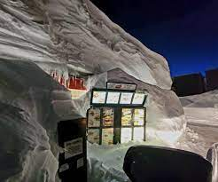 MalibuInvest's tweet image. Anyone want something from #CarlsJr #Hardees drive through in #Mammoth California? 🤣😅🤣