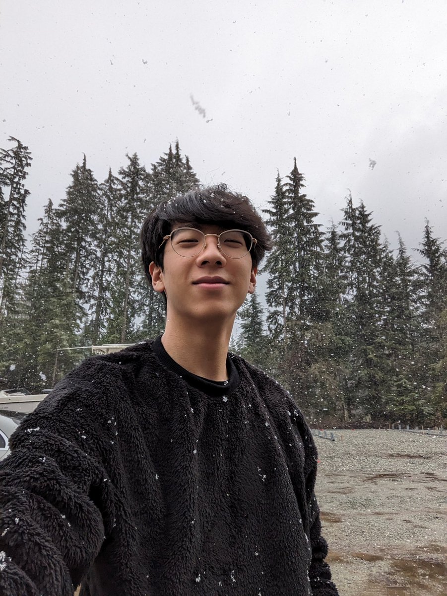 GratisStatus's tweet image. Face reveal for you Twitter goblins who don't follow the YouTube

Bro my eyes look ominous in this pic