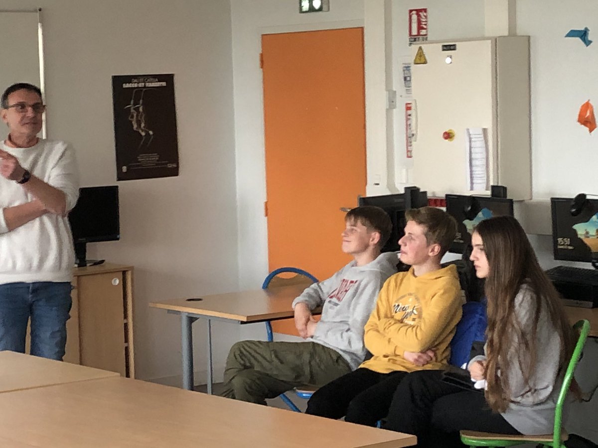 CollegeCharles's tweet photo. Passeport EDUCFI   En partenariat avec la Banque de France.                   Les classes de 4ème vont être sensibilisés à l’éducation financière pendant toute la semaine 
Un passeport EDUCFI sera délivré aux élèves à l’issue de la formation https://t.co/HLMuq95yD6