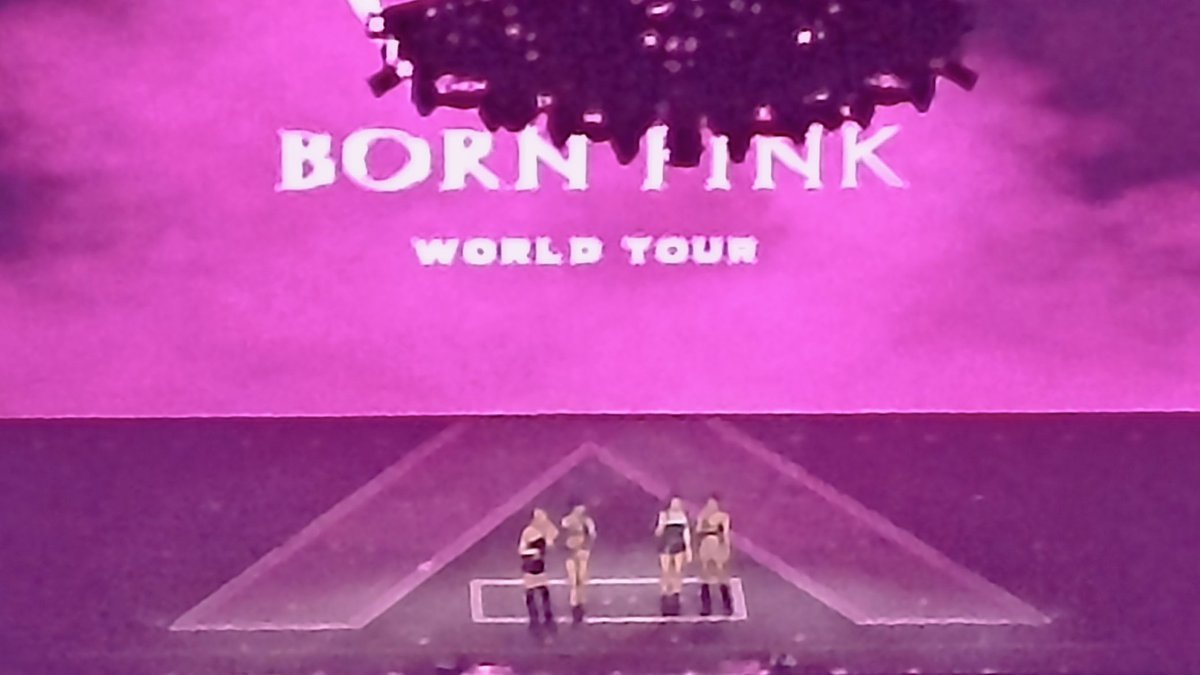 jenchulgi's tweet photo. i could die in this moment ✨
i love you fourever, @blackpink 🖤💗 https://t.co/r4QT6lbZbI
