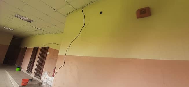TrackaNG's tweet photo. There are wide visible cracks everywhere in the hospital indicating an imminent collapse. The govt has ignored several requests by the community to renovate and equip the hospital. 

The facility is now a death trap.

We call @aksgovt  kindly do the needful.

#PHCsAccountability https://t.co/qBMOzR17zx