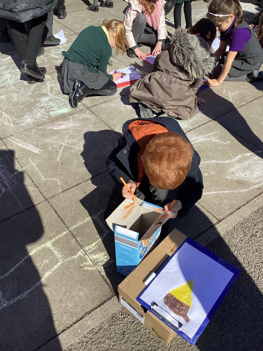 Sunny Day: What a difference a sunny day makes. Here are some photos of the children enjoying all the school grounds have to offer this lunchtime. Lots of smiling faces, creative play and fun.   westparkacademy.org.uk/gallery/?pid=1…