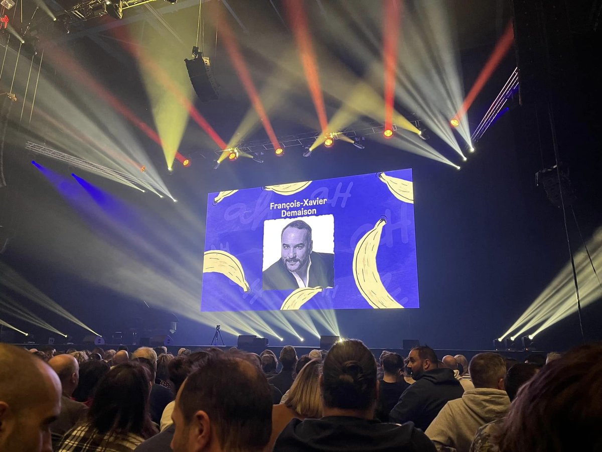 La nuit du Printemps avec Le #PrintempsduRire, vendredi 24 mars au <a href="/ZenithToulouse/">ZenithToulouse</a>. Un plateau d’une dizaine d’artistes, animé par <a href="/florentpeyreoff/">Florent Peyre</a>. Moment convivial avec un public très enthousiaste! 
Le printemps du Rire c’est jusqu’au 9 avril.