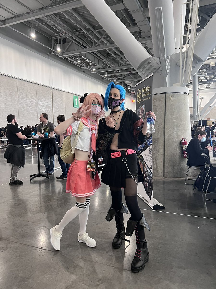 Had a blast at #PAXEast this past Friday! I met <a href="/strongbadegirl/">bimbo baggins (first ever streamer)</a> as #astolfo after chasing them through the con hall. Those boots are NOT easy to walk in lol

#pax #jinxcosplay #arcanetwt