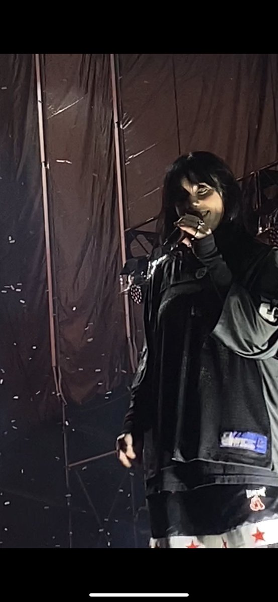 SimonLaman's tweet photo. Cumplí mi sueño de conocerla, no se imaginan la felicidad que siento! Sinceramente no tengo palabras!! Te amo @billieeilish 
Pd: Aqui las 3 veces que me vio y me sonrió 🥹😍🙌🏻 https://t.co/1fDoAHJktf