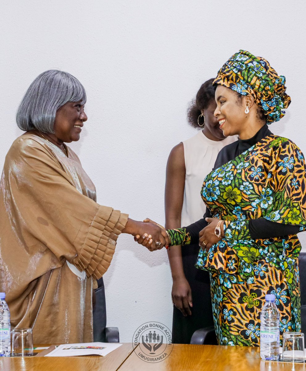 ak_awaa's tweet photo. Le GAASS a très heureux de rencontrer SE la Première Dame du Burundi, à l’occasion de sa visite d’échange d’expérience au Sénégal dans le cadre des cantines scolaires.
#Gaass #alimentation #education #WFP https://t.co/rCnMhdUSLV