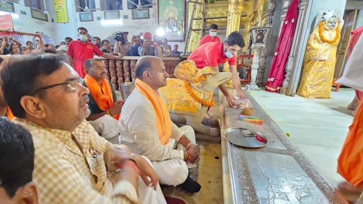 BhajanlalBjp's tweet photo. भारतीय जनता पार्टी प्रदेश अध्यक्ष का पदभार ग्रहण कार्यक्रम के पश्चात् जयपुर के प्रसिद्ध मोती डूंगरी स्थित श्री गणेश मंदिर पर नवनियुक्त प्रदेशाध्यक्ष श्री सी पी जोशी जी के साथ दर्शन कर आशीर्वाद प्राप्त किया एवं प्रदेशवासियों के मंगलमय जीवन की कामना की । @cpjoshiBJP @BJP4Rajasthan https://t.co/kVFgeNoXIC
