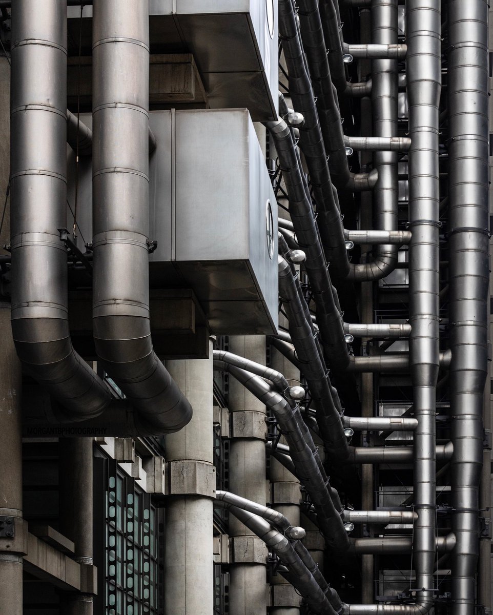 #lloydsbuilding #insideoutbuilding #hightecharchitecture #richardrogers #insideout #industrial #industrialdesign #industrialphotography #landscape #londonarchitecture 
#architecture #urbanlandscapephotography #landscapearchitecture #architecturelandscape #avantgarde #metal