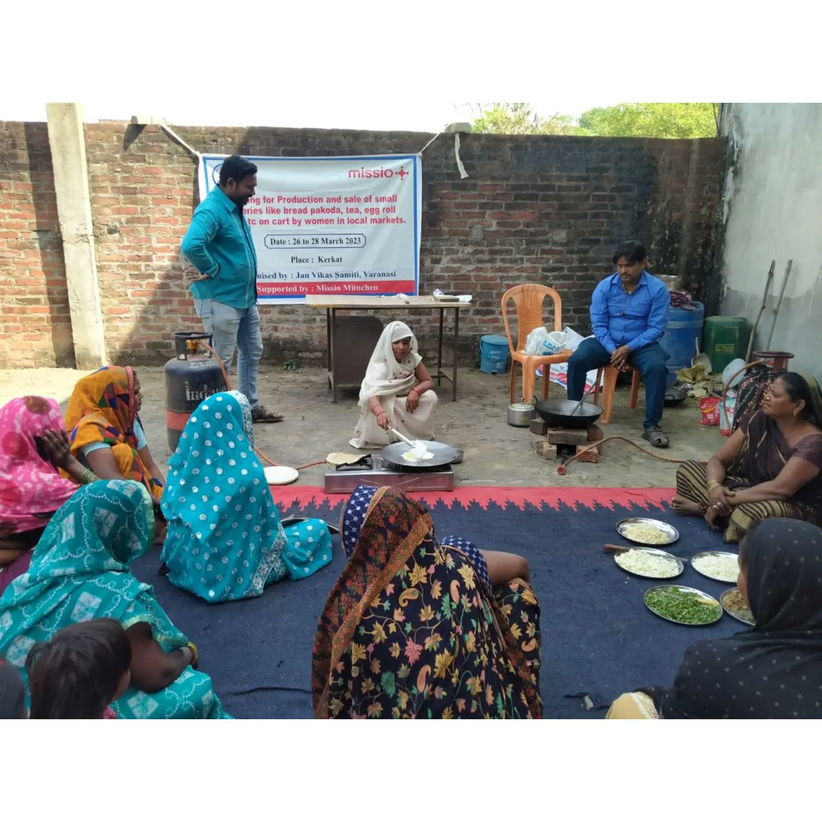 JanVikasSamiti's tweet photo. JVS is conducting a three-days training programme on production &amp; sale of small eateries as part of our strategy to promote livelihood opportunities for women in rural areas. 20 women are taking part in the training. https://t.co/Il0teCepj9