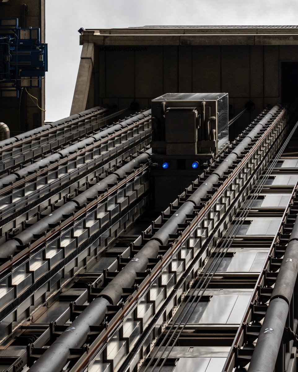 #lloydsbuilding #insideoutbuilding #hightecharchitecture #richardrogers #insideout #industrial #industrialdesign #industrialphotography #landscape #londonarchitecture 
#architecture #urbanlandscapephotography #landscapearchitecture #architecturelandscape #avantgarde #metal