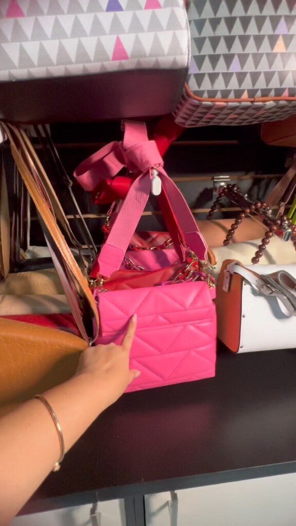 MeloRuama's tweet photo. Bolsas 👜 @_afortalezabolsas 

Aonde comprar bolsas com preços otimos para revenda anote esse contato se for até a loja e fala que viu com a Ruama Melo @_afortalezabolsas 

#bolsa #moda #fashion #novidades #atacado https://t.co/CSaVBxZav5 https://t.co/2nvT1874ti