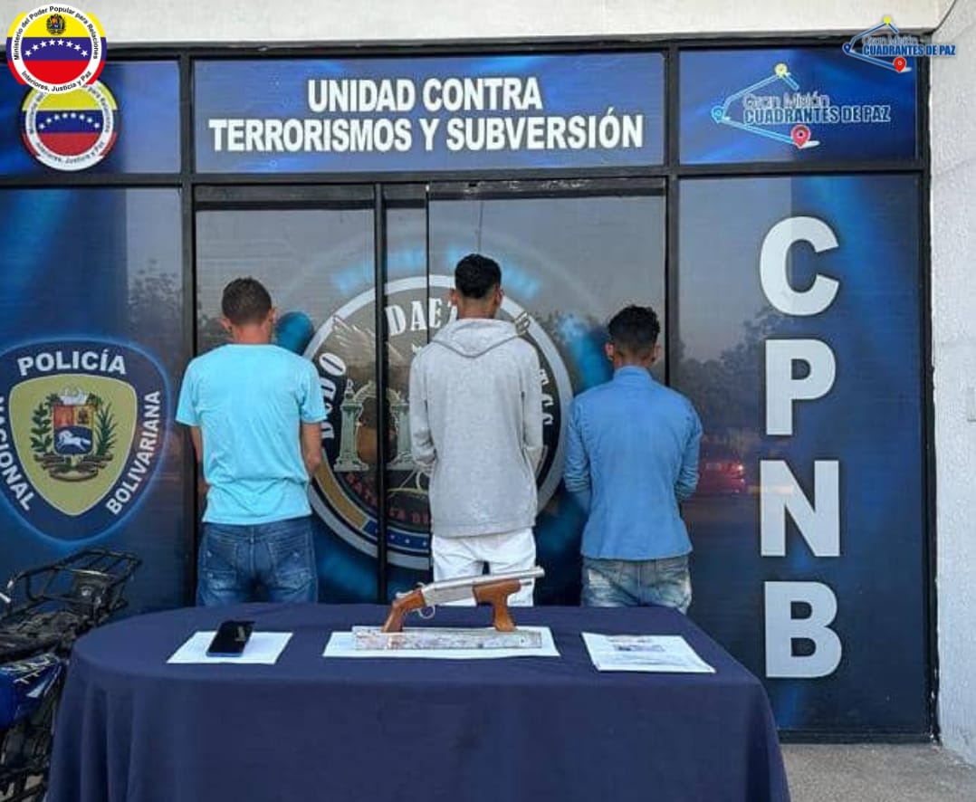 #27Mar || Funcionarios de la @pnbvzla en el edo. Zulia aprehendieron a los ciudadanos; Pedro Díaz, Yoglis García y Cristian García, todos integrantes de la banda delictiva el "YiYi".

#NiCorrupciónNiGuarimbas