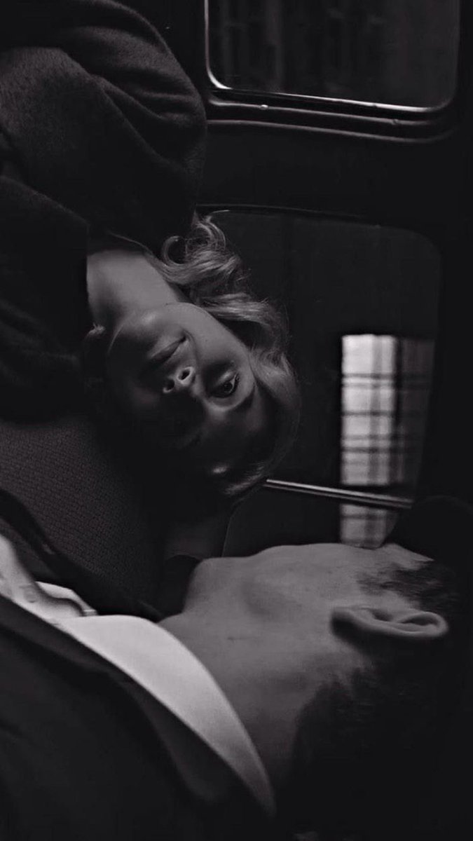 “ben bakmasaydım sana
ve sen öyle gülmeseydin bana…”