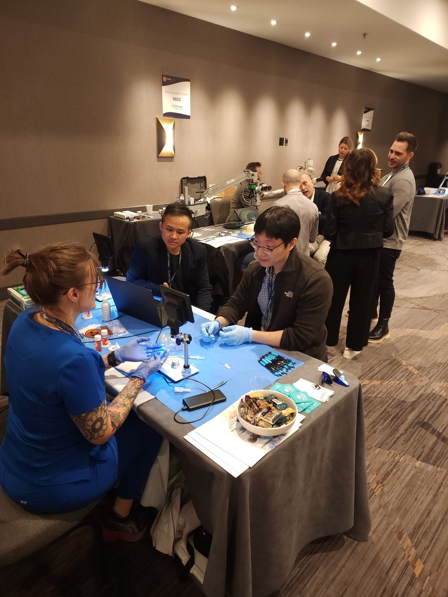 MiraclesInSight's tweet photo. #MiraclesInSight had an amazing time participating in #YMDCLive2023 with @YoungMDConnect in Austin, TX this past weekend!
A Highlight for our team was the excitement med students and residents showed about seeing donor corneal tissue! https://t.co/ABJJmYVjRi