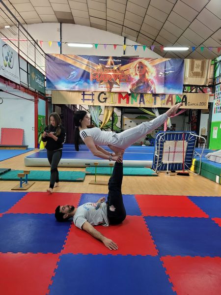🤯Menuda pasada en el intensivo de portes acrobáticos🤯
Javier Contreras nos mostró lo fácil que son las acrobacias en pareja, siempre y cuando sepas los pasos adecuados 😍
Conseguimos figuras alucinantes 🤩🤩🤩 
Os dejamos aquí unas pocas fotos de algunas de ellas 

#acrobacias