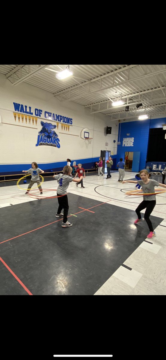 GRivett99's tweet photo. Gr 4 Stations today in gym class! 🙂🙂one Jaguar with 9 hula hoops!!  Wow!! 😱😎⁦@EIMJaguars⁩ https://t.co/vsDH314qD7