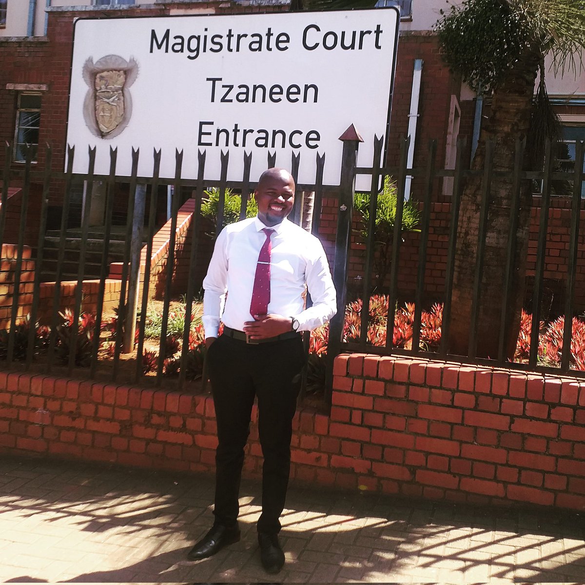 Mad_Jac01's tweet photo. The one time a legal alien invaded the Tzaneen territory ⚖⚖ https://t.co/dsz35zwA6W