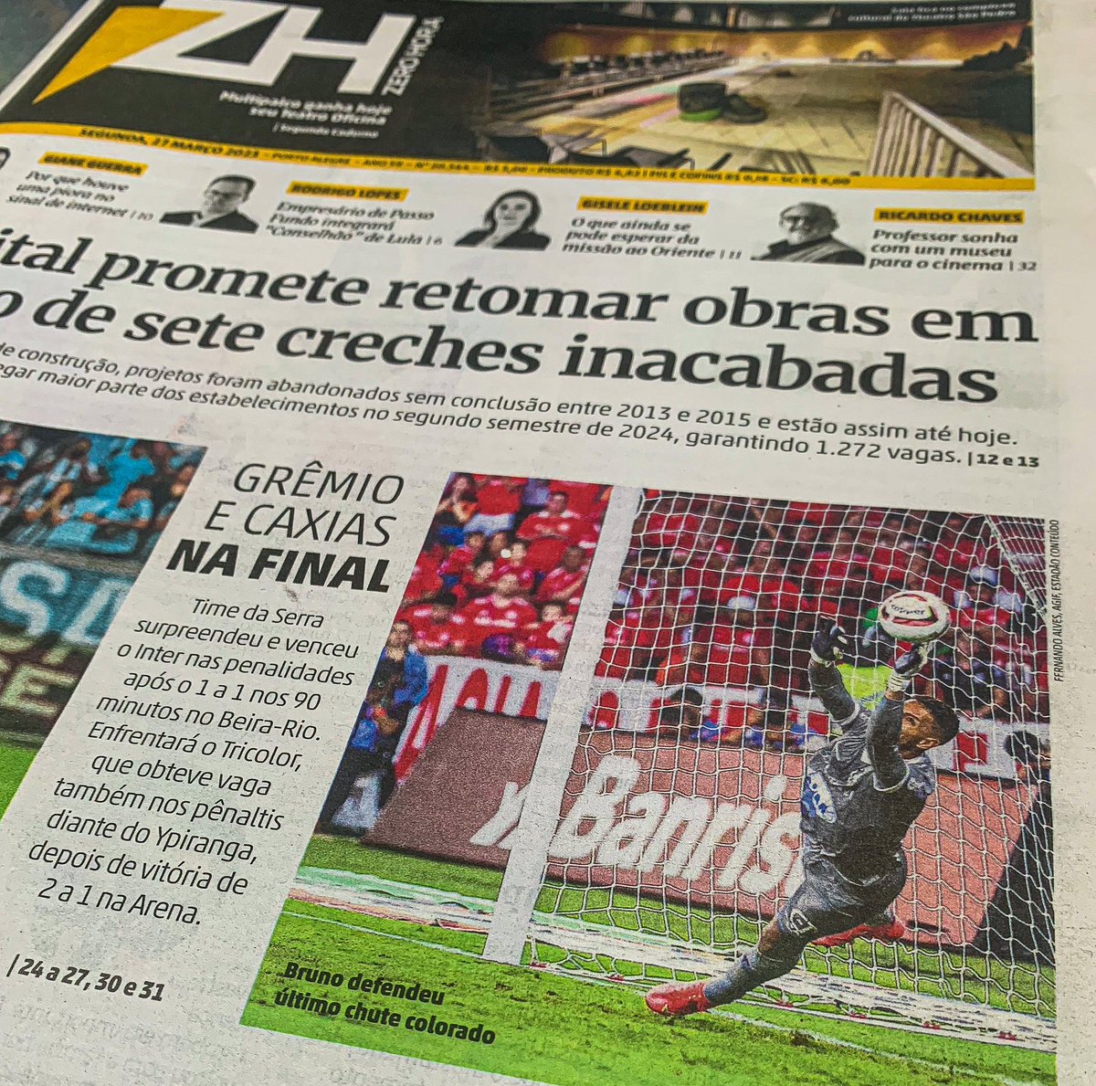 📸 Capa do jornal ZH (<a href="/gzhdigital/">GZH</a>) 
Inter x Caxias • Gauchão 2023 

#sportsphotography #football #soccer #scinternacional #sercaxias #gzh #jornal #news