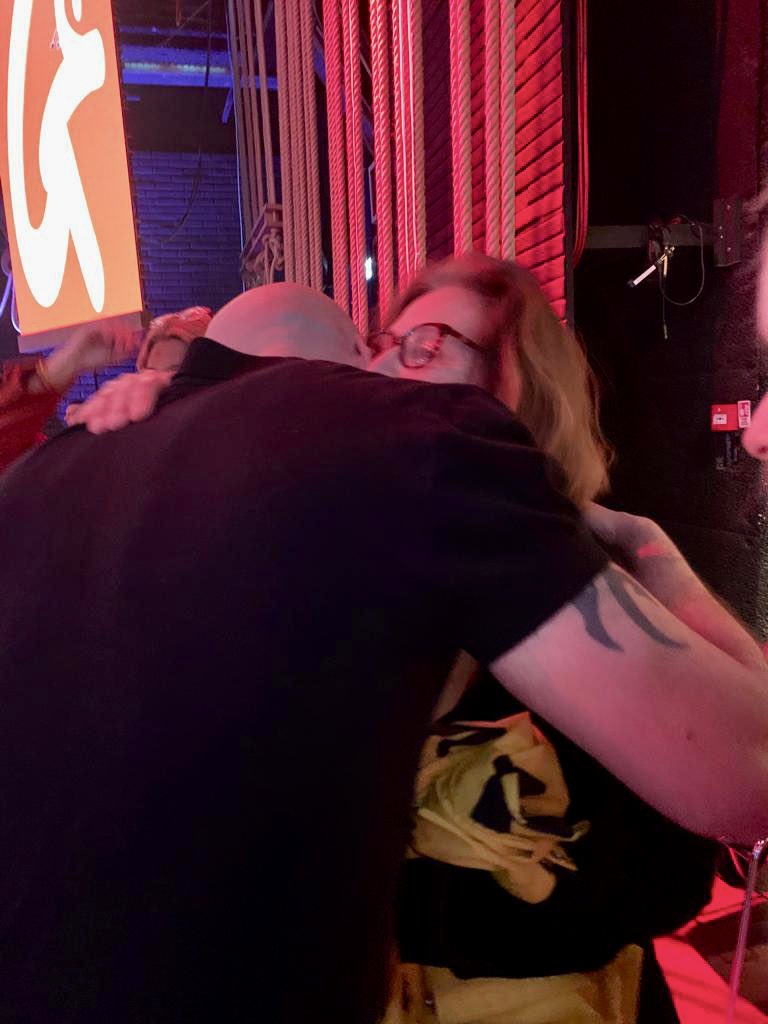 Eh sì, di persona è anche più forte.
Grazie a Paola e Claudio Regeni, a chi li supporta in qualsiasi modo, e qui ad Alessia Trovato per la foto.
Il 3 Aprile la prossima tappa.
#veritapergiulioregeni
#giuliosiamonoi
#propagandalive