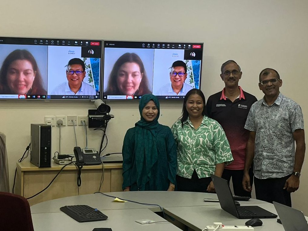 Congratulations to Dr. Hal Mahera for passing her PhD viva with minor corrections at @nubsmalaysia today. Thanks to the examiners Prof. Patricia Ordóñez de Pablos and Dr. Hazel Melanie Ramos and the Chair, Dr Mathew Abraham. Prof. Maniam and I are proud supervisors. #PhD