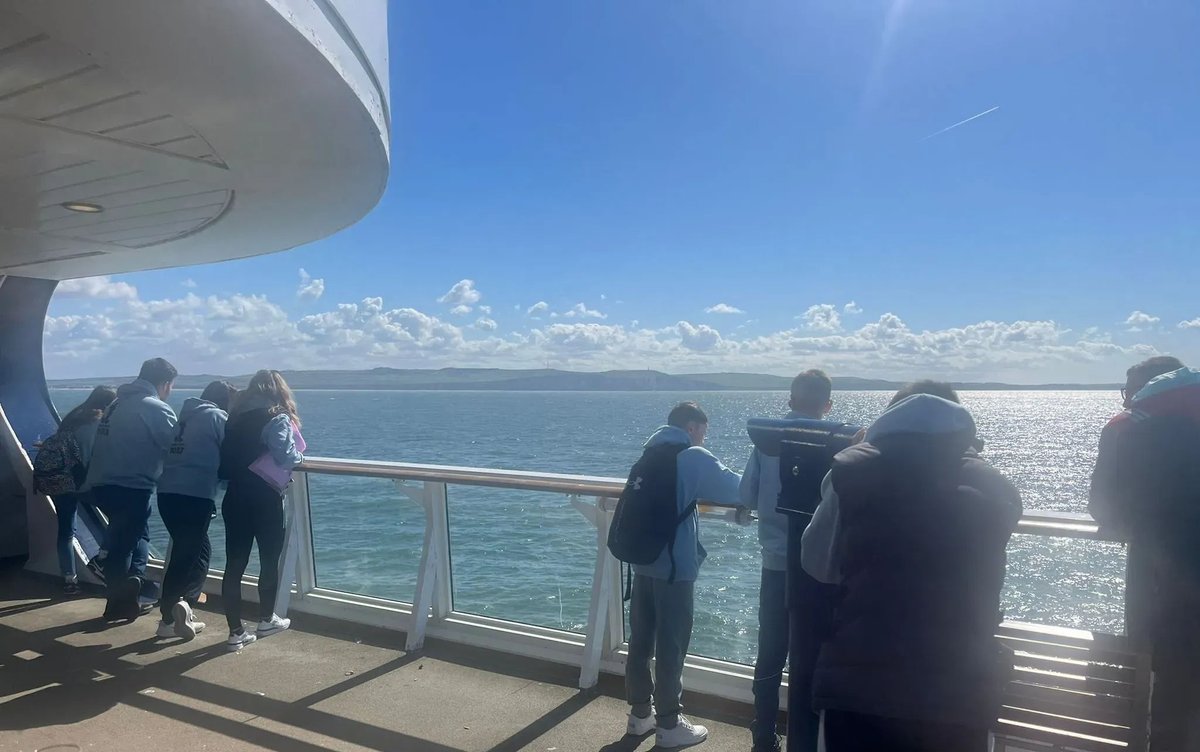 🌎 🔵⚪🔴 Team SUA in Paris! 🔵⚪🔴 🌎 

TeamSUA have arrived in Calais!

Students and staff are currently on their way to their accommodation on the outskirts of Paris. 
They are extremely excited to be spending the next two days in Disneyland.