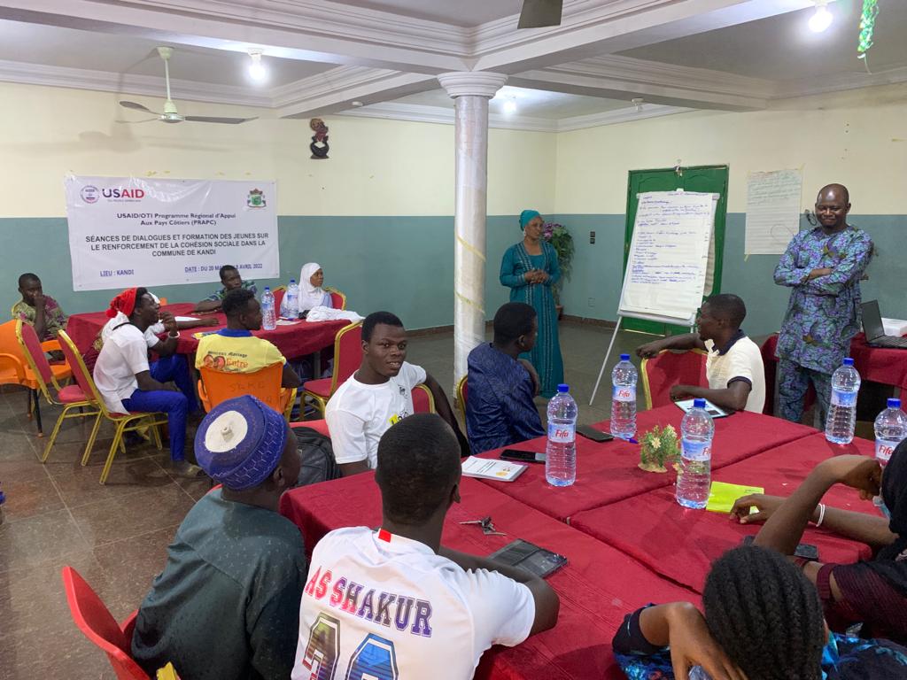 KounleM's tweet photo. Séances de dialogue et de formation des jeunes sur le renforcement de la cohésion sociale dans la commune de Kandi du 20 Mars au 8 Avril en 4 vagues à raison de 5 jours et 60 jeunes par vague. 
#U_ReportBenin
#U_ReportKandi
@USAID https://t.co/mnRWChocT9