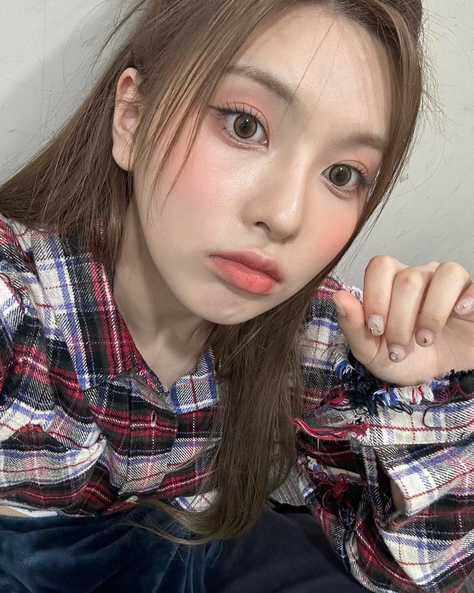 NMIXXTurkiye's tweet photo. 230327 | 📸 #BAE Instagram Güncellemesi 

Beni sevin 🥺 🫶🏻 💦

#NSWER #Lovemelikethis #Solstagram #NMIXX #BAE https://t.co/UjLhU53hNx
