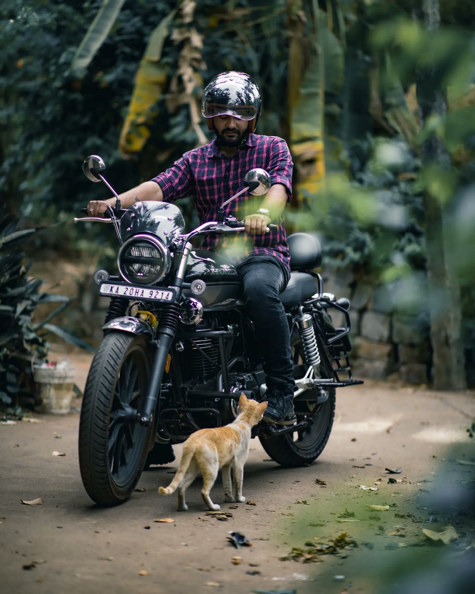 pixelwithme's tweet image. The joy of the open road, the beauty of nature, and the curiosity of a cat - all captured in one unforgettable moment.

#HnessCB350​

#HondaBigWingIndia #YourHighness #CB350 #Motorcycle #BigBikes #Bikes #BigWingIndia @BigWingIndia