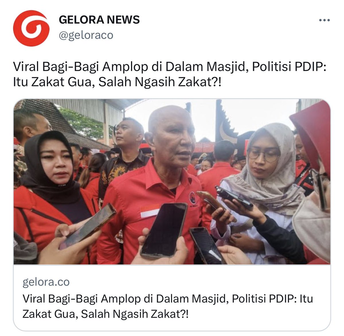 NataliusPigai2's tweet photo. Pemilu masih lama. Hari ini rakyat butuh uang makan &amp; minum. Para politisi kalau ada uang bagi saja Zakat untuk orang2 kecil. Orang yg kritik itu karena pelit &amp; iri hati tidak mau bagi2 uang utk org kecil. Sy bukan Pendukung PDIP tapi SALUT DENGAN POLITISI INI. HRS APRESIASI👍🏿 https://t.co/sj8iJo548h