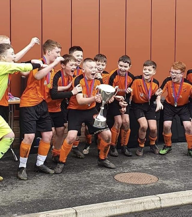 TeamGosforth's tweet photo. Happy Monday everyone!!
Just look at the smiles on their faces ๐
๐ธ Team Gosforth U12โs Ajax WINNING the Saturday league cup
#TeamGosforthFC #teamgossy #Developingthenextgeneration #leesterrysportscoaching #footballfamily #grassrootsfootballuk #grassrootsfootball https://t.co/4t38Kmyeqe