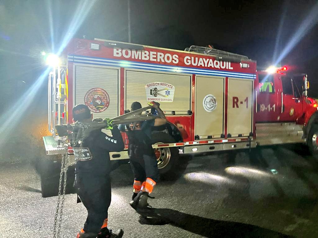 Bomberos Guayaquil tweet media