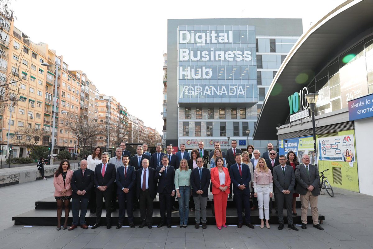 marifrangr's tweet photo. 👥Hoy he asistido a la inauguración del Digital Business Hub/Granada, el edificio de @CCGranada que servirá para la difusión de la cultura de la #innovación y la transformación #digital 🪩 del tejido empresarial de #Granada 

¡Felicidades por la iniciativa!

@JuntaGranada https://t.co/M7rVedjEZ2