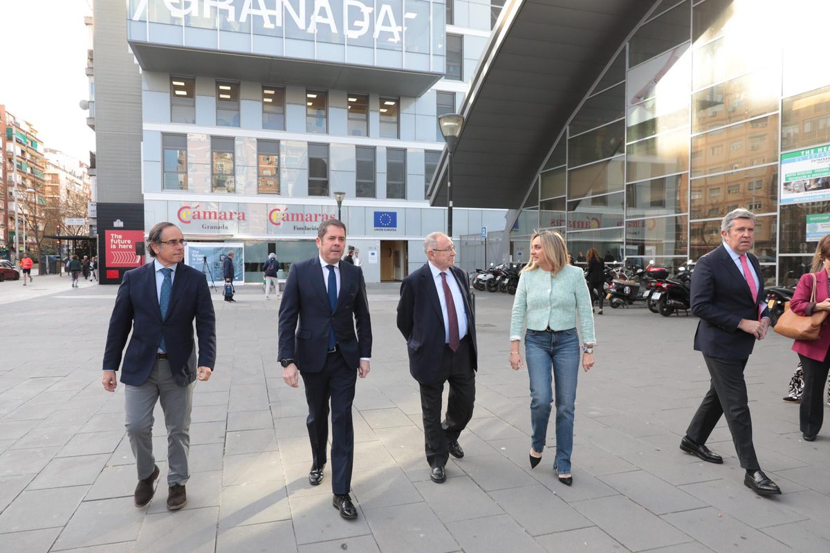 👥Hoy he asistido a la inauguración del Digital Business Hub/Granada, el edificio de <a href="/CCGranada/">Cámara de Granada</a> que servirá para la difusión de la cultura de la #innovación y la transformación #digital 🪩 del tejido empresarial de #Granada 

¡Felicidades por la iniciativa!

<a href="/JuntaGranada/">Junta Granada</a>