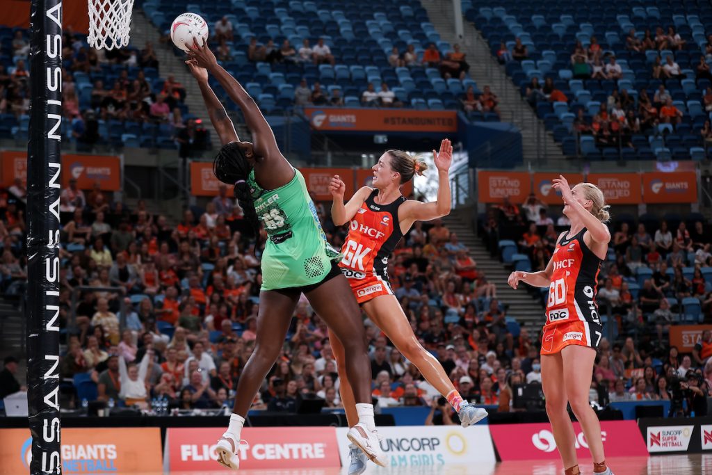 NetballScoop's tweet photo. #SSNStatChat 

@WestCoastFever shooter Jhaniele Fowler has scored 167 straight goals without a miss in @SuperNetball. Her last miss was halfway through the first quarter of last year's grand final. 

📸 May Bailey https://t.co/kWBk2MVlWI