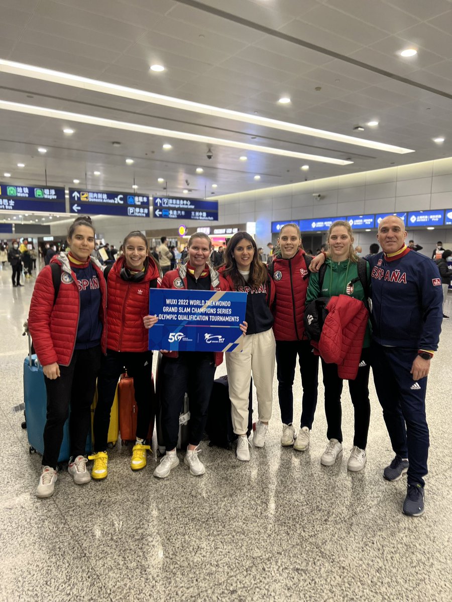 Llegamos a China 🇨🇳 @HankukTkd #Sanse al Grand Slam clasificatorio y final. 

🇫🇮 @Suvimikkonen 
🇪🇸 María (Fisio)

#TeamESP 
🇪🇸 @ACerezoIglesias -49kg 
🇪🇸 @Marta_Calv0 -67 kg 

#TeamHUNG 
🇭🇺 Luana Marton -57 kg 
🇭🇺 Viviana Marton -67 kg