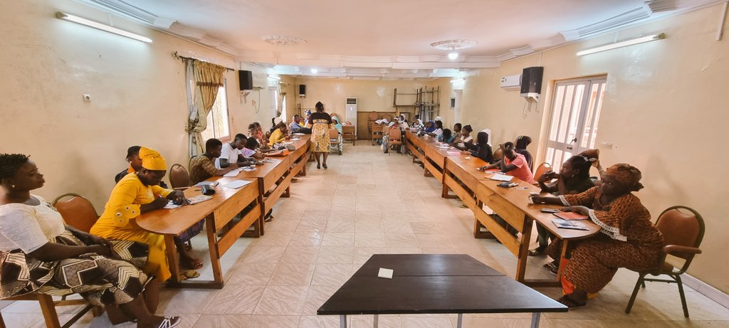 AifjlA's tweet photo. #20Clubs de la région centrale renforcés sur "Le digital au service des filles pour le maintien d'une bonne hygiène menstruelle"Merci @UNFPA_TOGO pour les serviettes hygiénique réutilisable afin de renforcer les moyens d'actions des filles contre les VBG et briser les stéréotypes https://t.co/F6B8uNRlCI