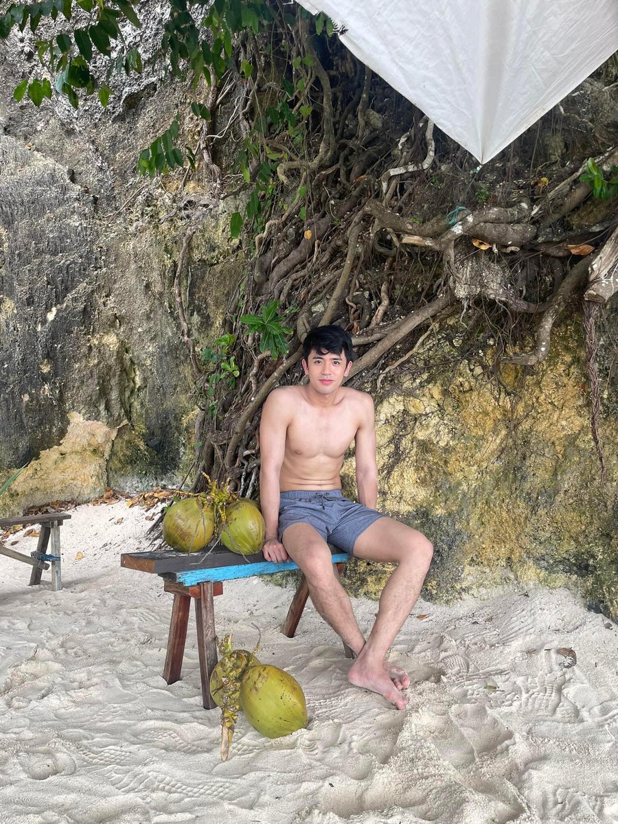 maledemograpix's tweet photo. - s u m m e r 
- v i b e
- w i t h 
- d a v i d 

🌤🥥🌊

#MostBeautifulMen
#MostHandsomeMen 
#HouseOfMen
#PambansangGinoo 
#DavidLicauco 

Ctto. DL IG and FB https://t.co/LVszG9BHmn